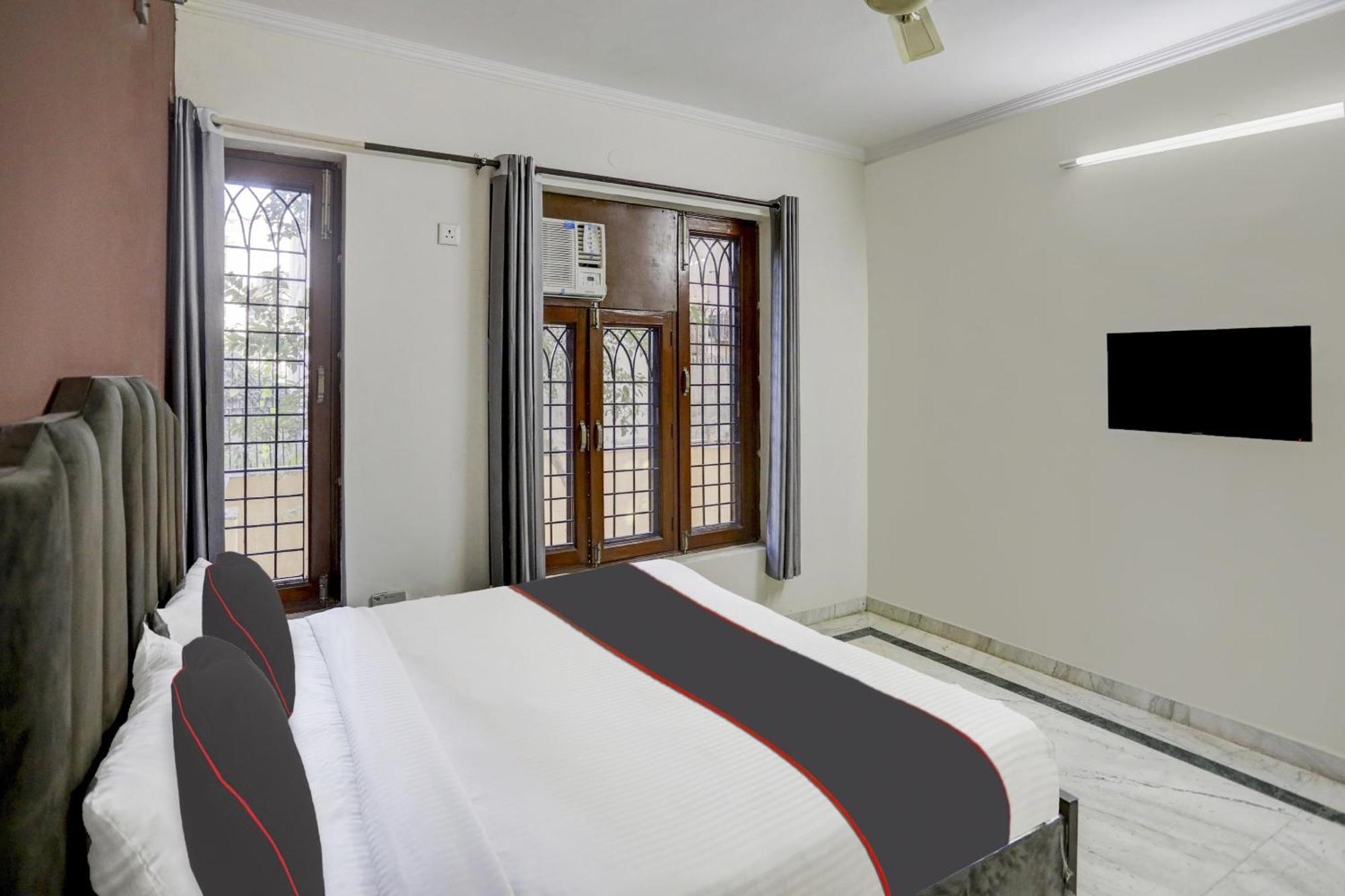 Capital O Uk House Residency Hotel Gurgaon Exterior photo