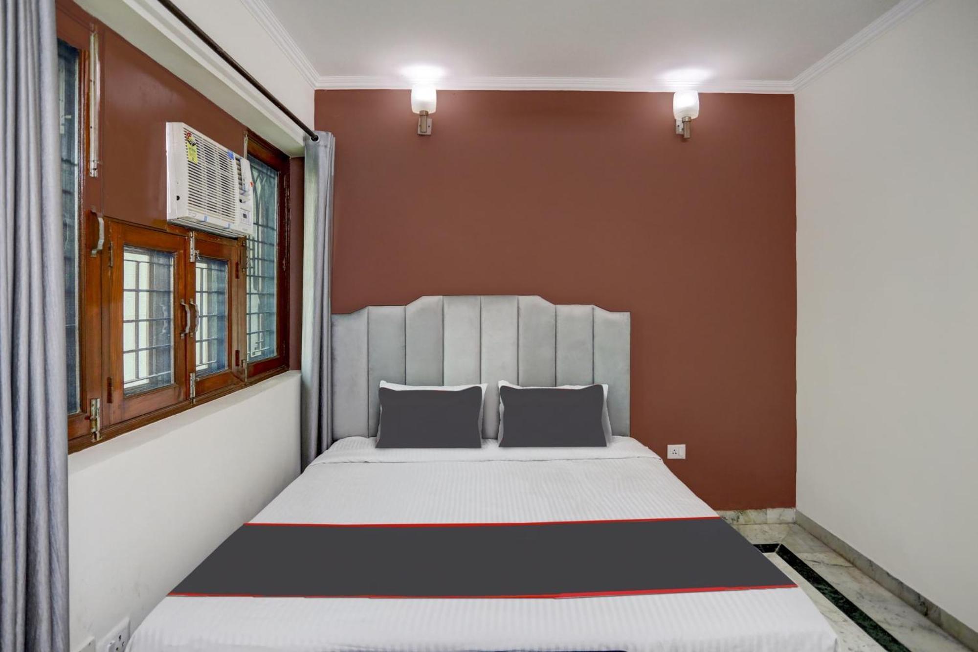 Capital O Uk House Residency Hotel Gurgaon Exterior photo